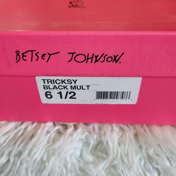 Betsy Johnsons Vintage Tricksy Stiletto with yellow basket weave Gift Ready - Picture 5 of 8